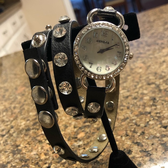 Wrap around black bracelet with lots of bling - Picture 4 of 12